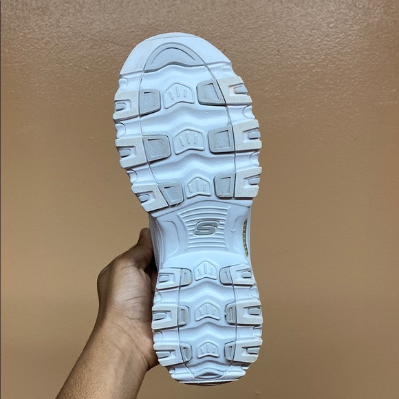 Skechers D’Lites White Cream Silver Sneakers - Picture 13 of 16